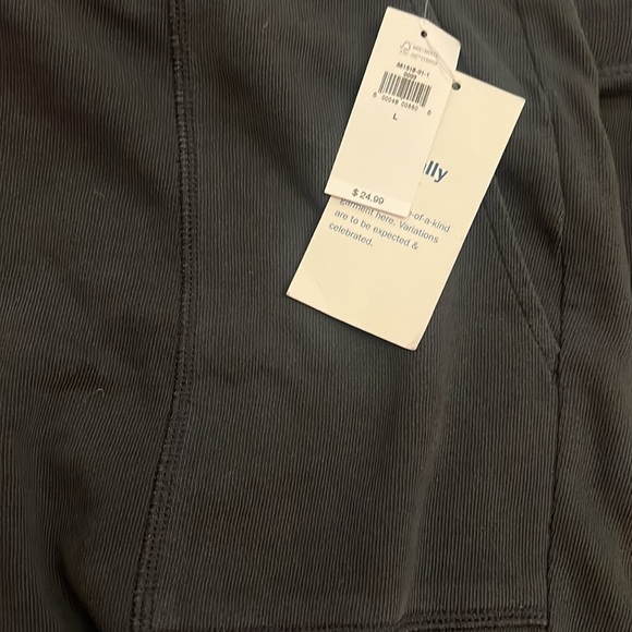 Old navy New with tags! Comfortable shorts  🩳 - Picture 4 of 4